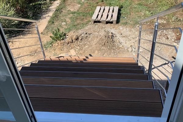 Aussentreppe mit Holzstufen