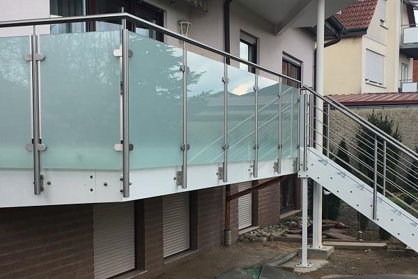 Balkongeländer und Treppe