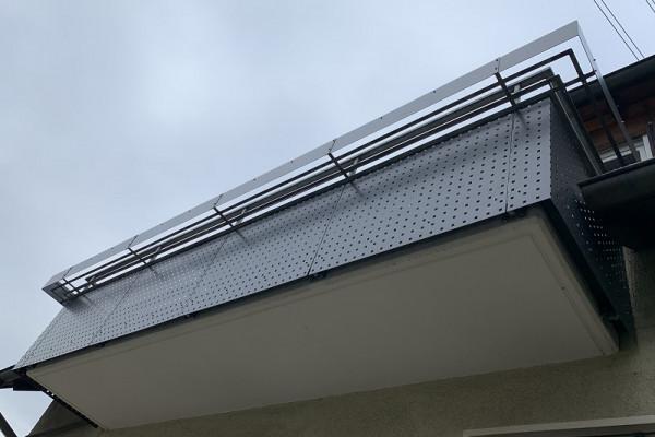 Balkongeländerfüllung aus pulverbeschichtetem Blech