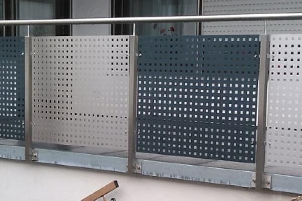 Terrassengeländer mit Lochblechen