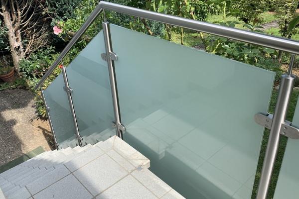 Treppengeländer mit Glasfüllung (innen)