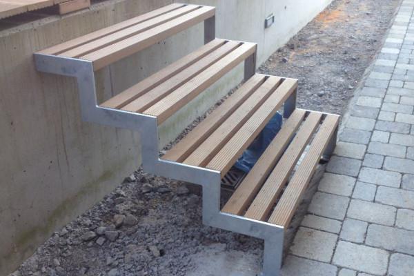 Treppe mit Holzbelag