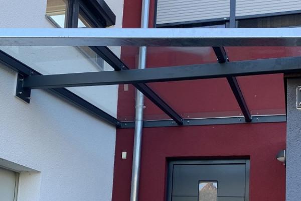 Vordach mit Schräge