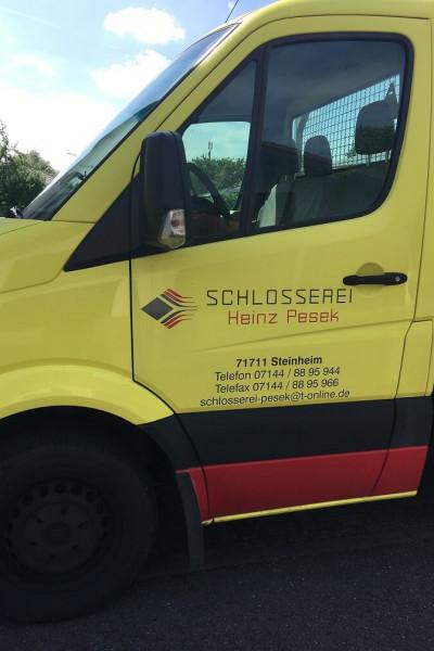 Das Fahrzeug der Schlosserei Pesek steht bereit