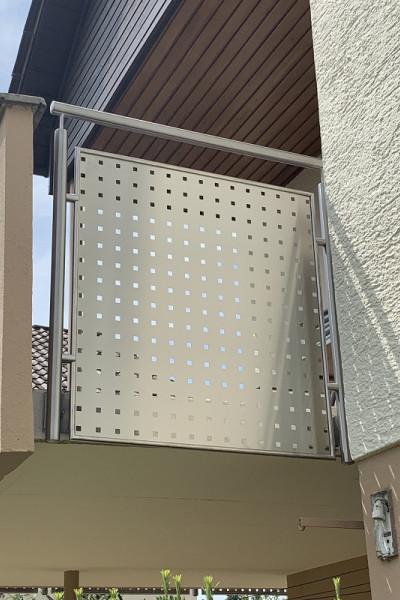 Balkongeländerteil mit Blech