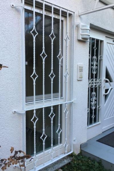 Schmiedeeisernes grosses Fenstergitter