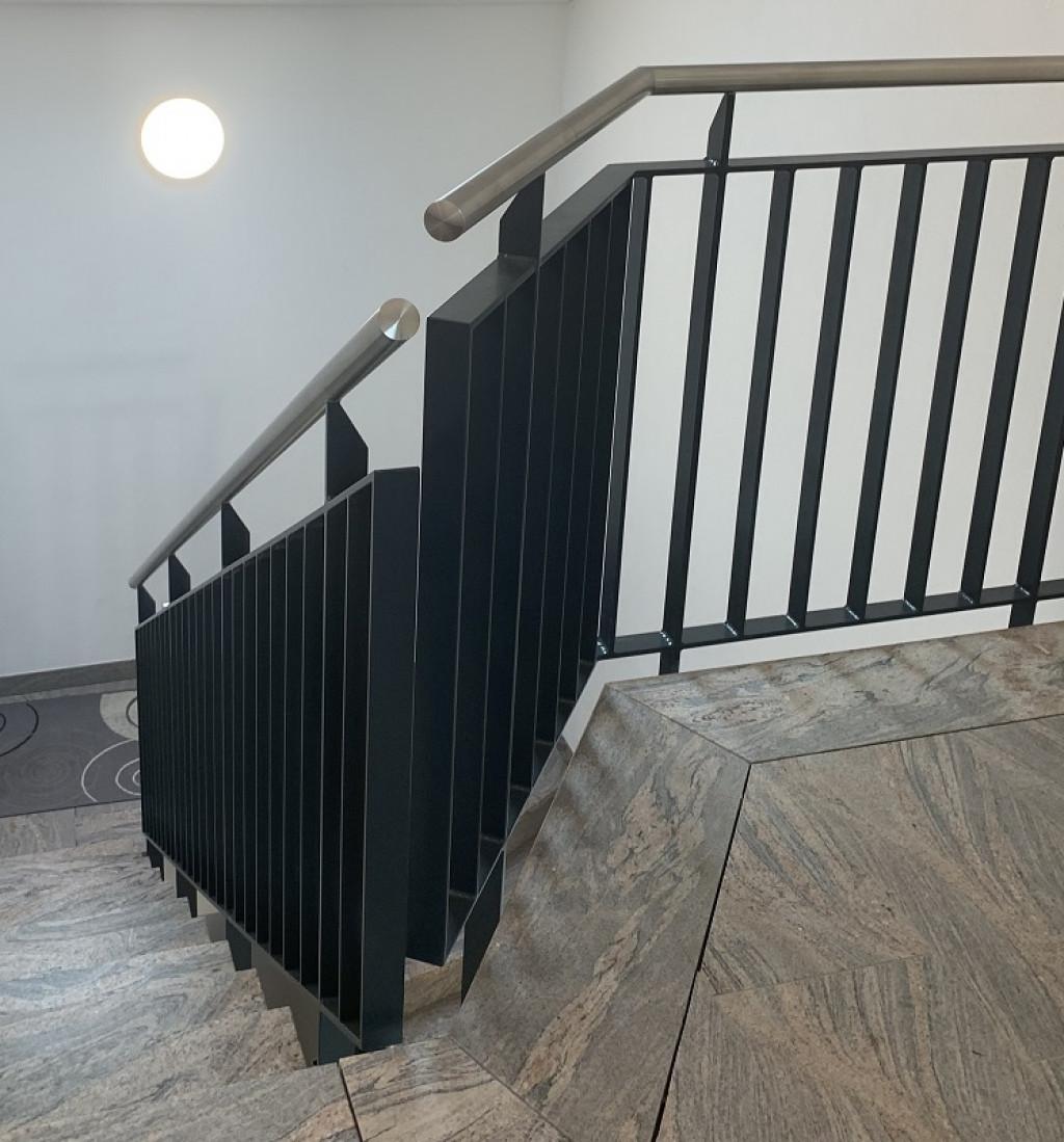 Innentreppengeländer mit Edelstahlhandlauf