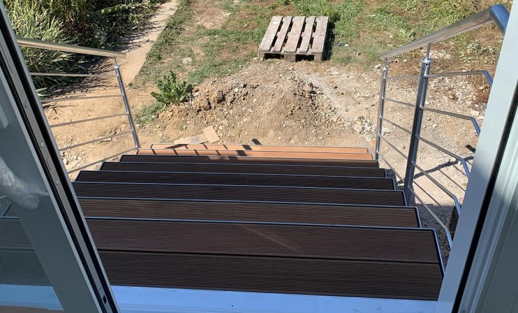 Aussentreppe mit Holzstufen