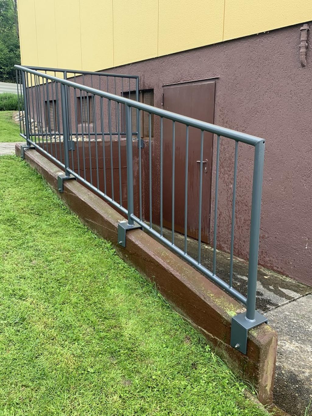 Absturzsicherung in pulverbeschichteter Ausführung