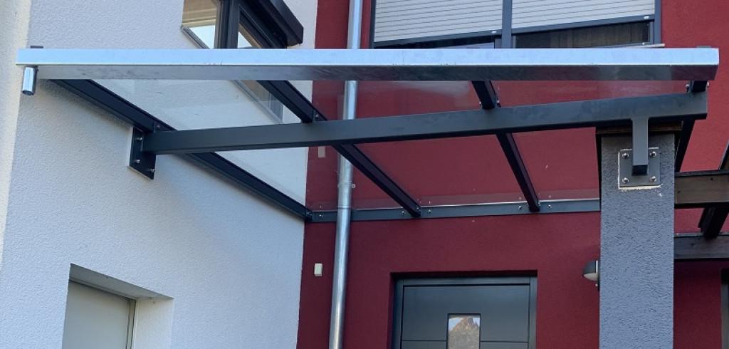Vordach mit Schräge